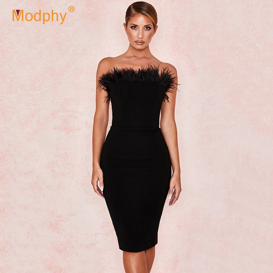 Женское облегающее платье с перьями черное открытыми плечами в стиле Звезд для