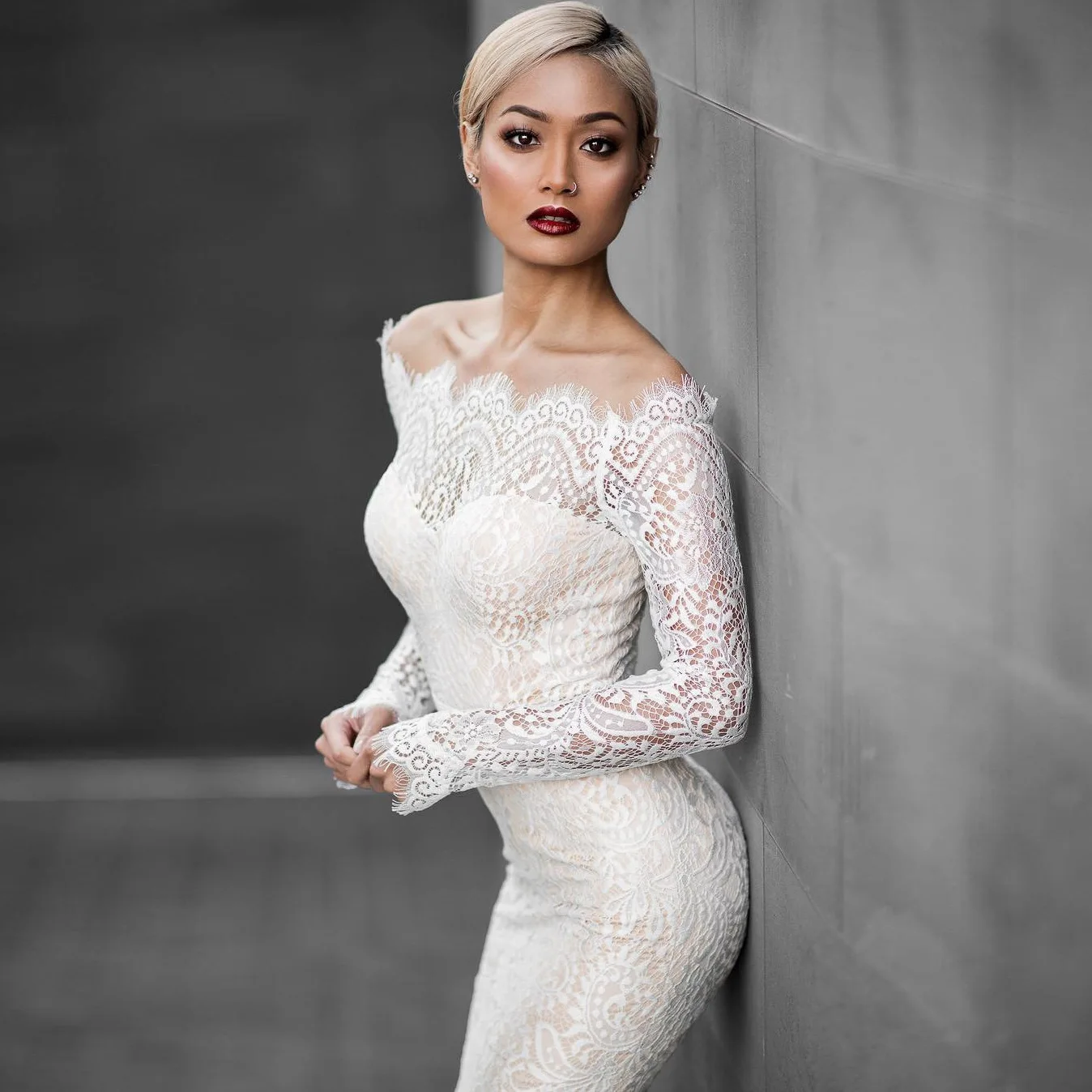 Sexy fishtail dress with shoulder-length lace and elegant luxurious Mermaid gown official wedding party dance evening |