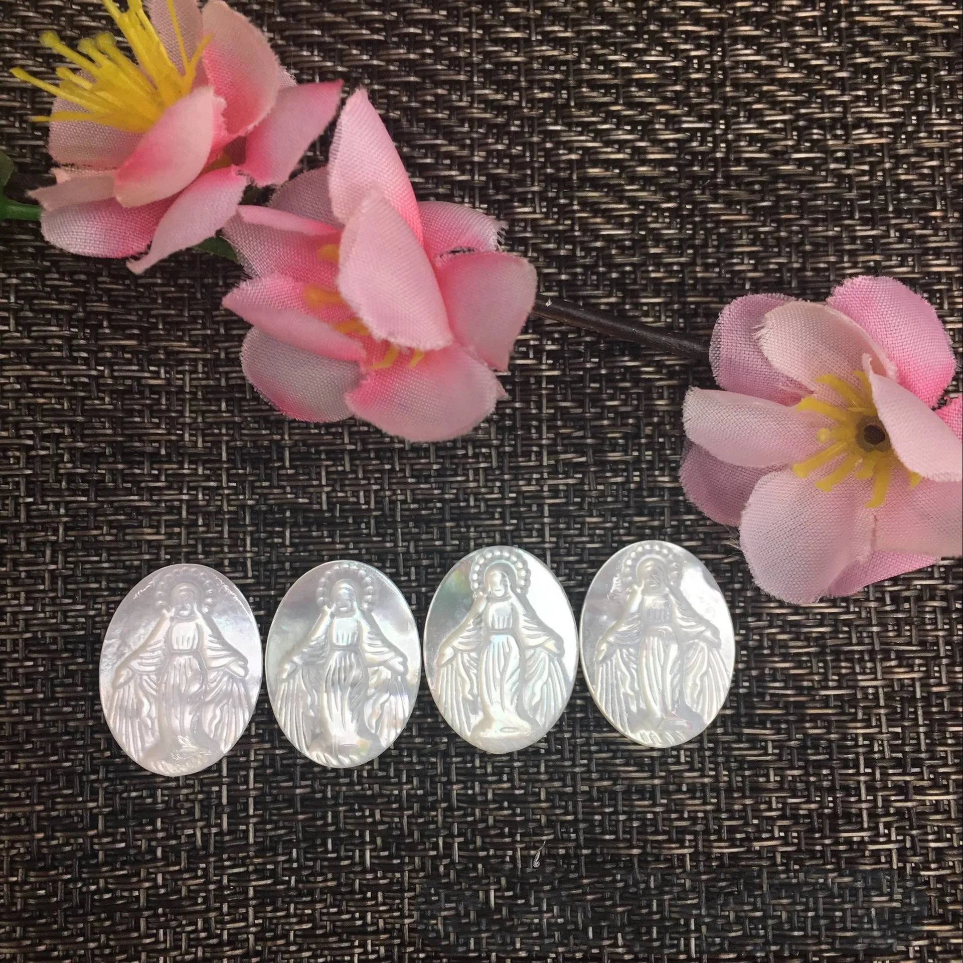 10PCS White shell Madonna pendant Size 15*20mm wholesale pendant deep sea shell Madonna jewelry