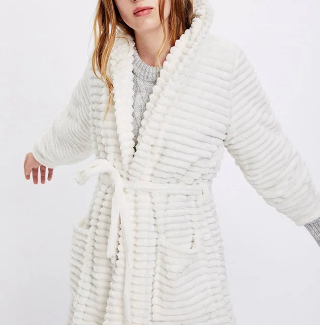 Зимняя женская одежда для сна белые полосатые фланелевые халаты утепленная