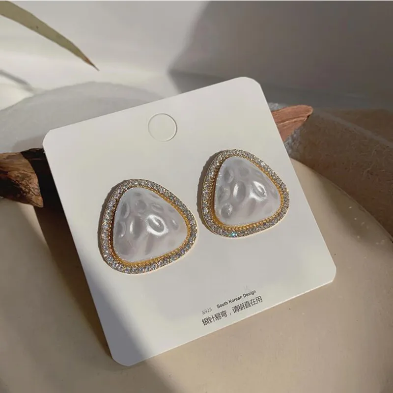 

Korea New Design Fashion Jewelry Premium White Pearl Earrings Simple Elegant Round Crystal Wedding Party Earrings for women