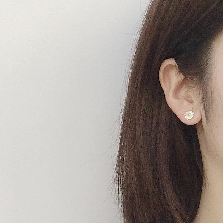 

BONLAVIE S925 Pure Silver Daisy Earrings Girls Chrysanthemum Flower Earrings Accessories Jewelry Gift