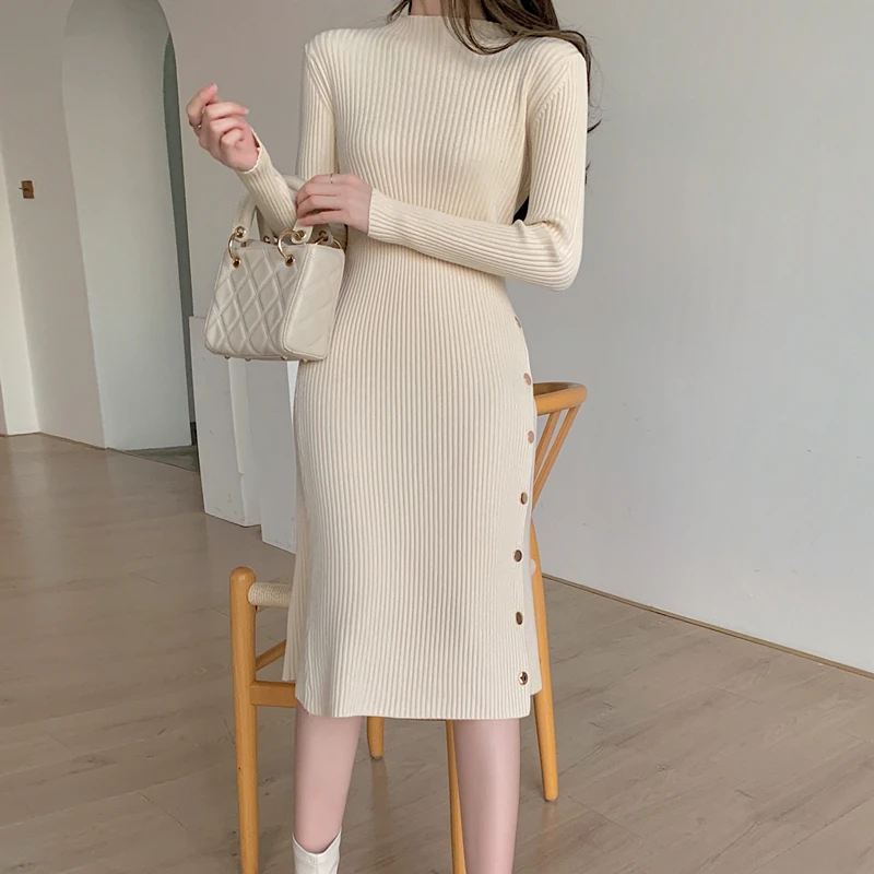 Женское трикотажное платье-свитер средней длины с коротким воротником | Женская