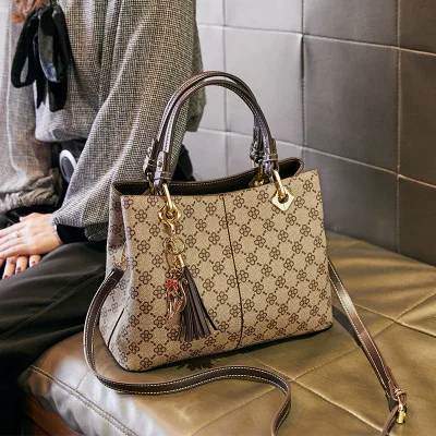

Business Lady Women Handbag Large Capacity Female Commuter High Quality PVC Crossbody Bag Classic Pvc Purse Tassel Shoulder Bags