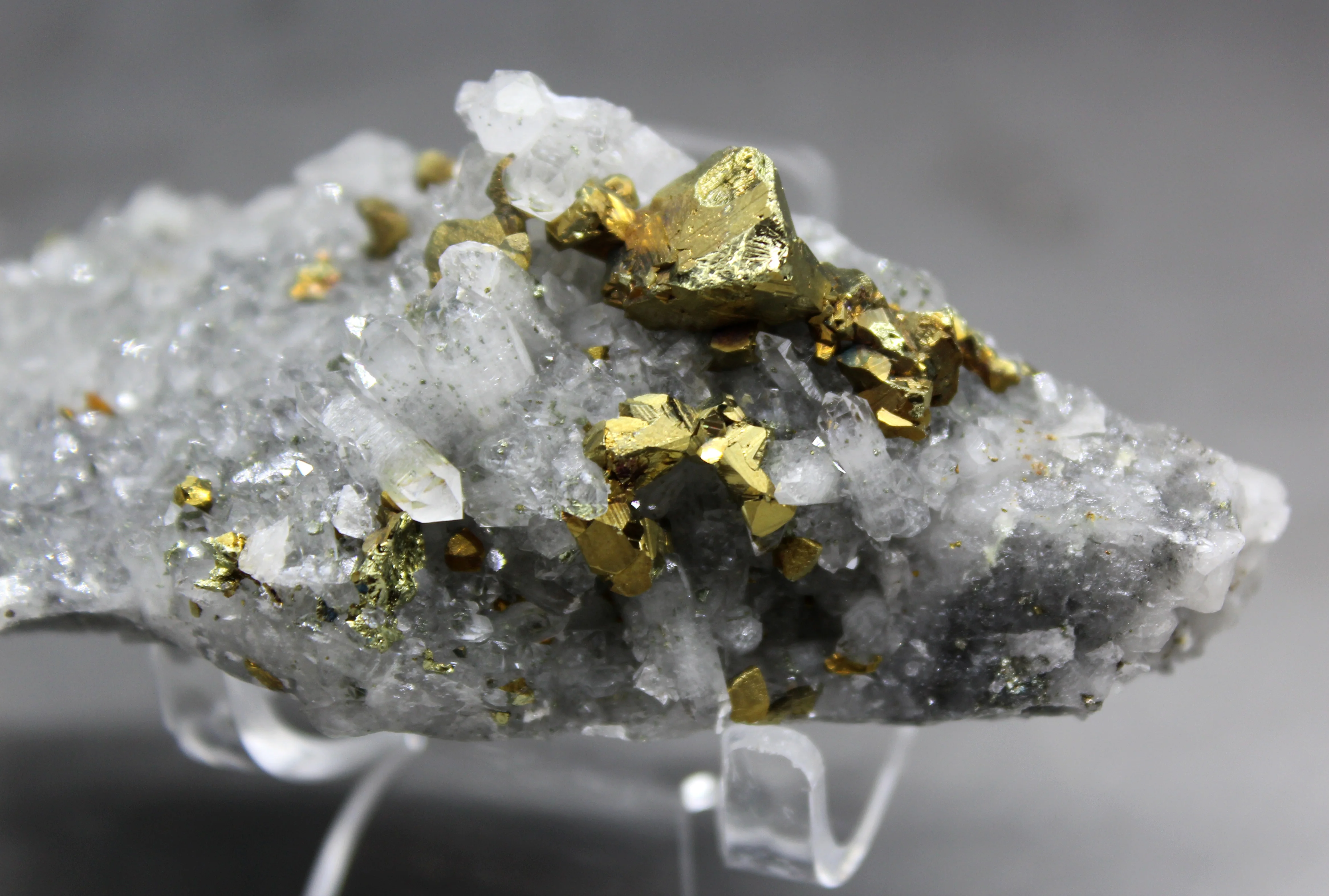 157 г натуральный Блестящий chalcopyrite и кристаллический симбиотический минеральный