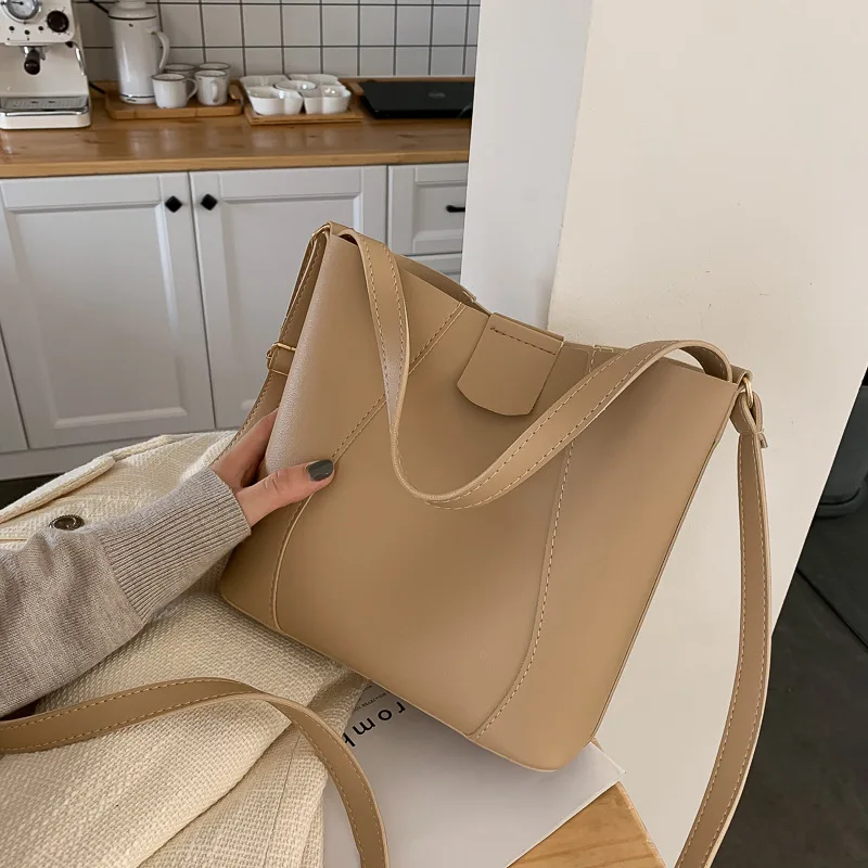 

French small crowdsourcing women's 2021 new simple and fresh shoulder bag fashion women's bag slung bucket bag tide