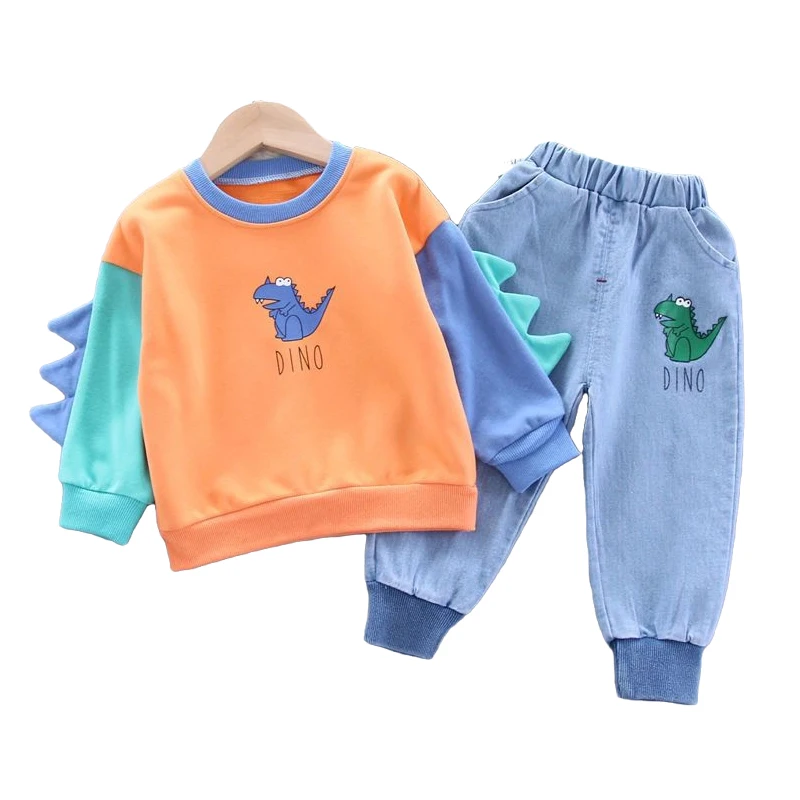 

Костюм детский демисезонный из пуловера и брюк с динозавром