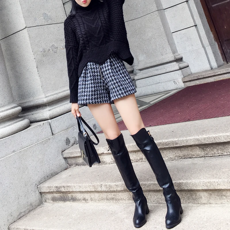 Женские клетчатые шорты MUMUZI черные элегантные зимние с высокой талией на молнии |