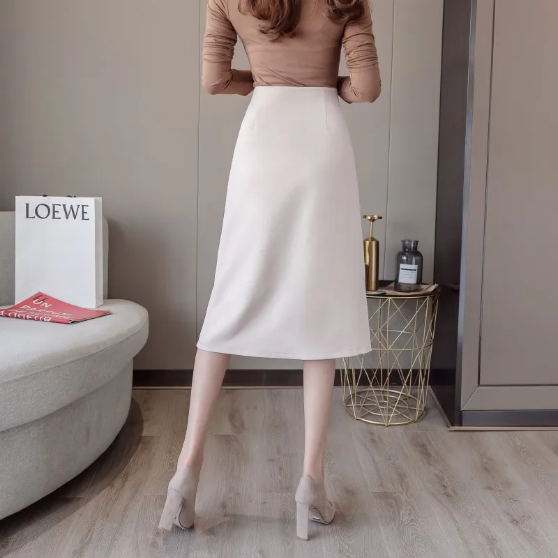 Женская облегающая юбка средней длины однобортная с высокой талией и разрезом по