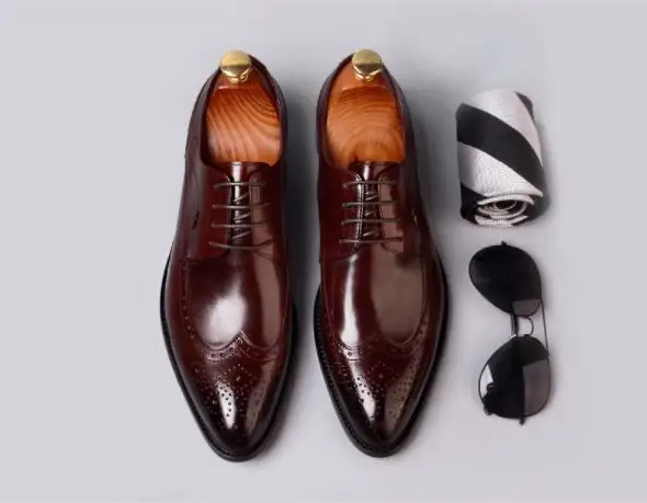 Мужские модельные туфли из воловьей кожи на низком каблуке с резным узором