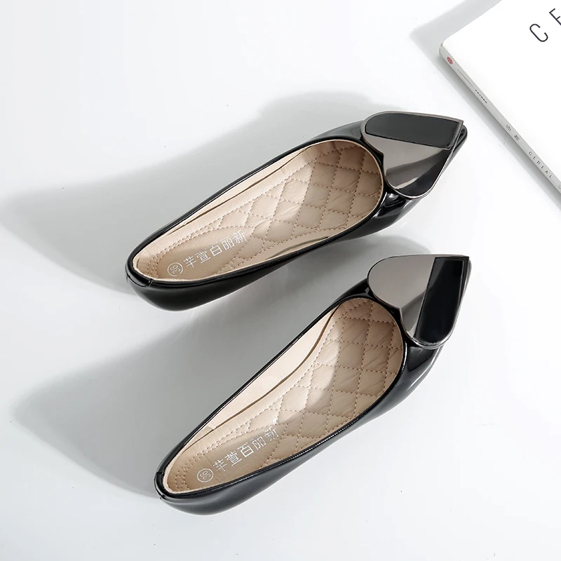 Обувь на плоской подошве с острым носком новинка 2019 большие размеры 41 42 43 тонкие