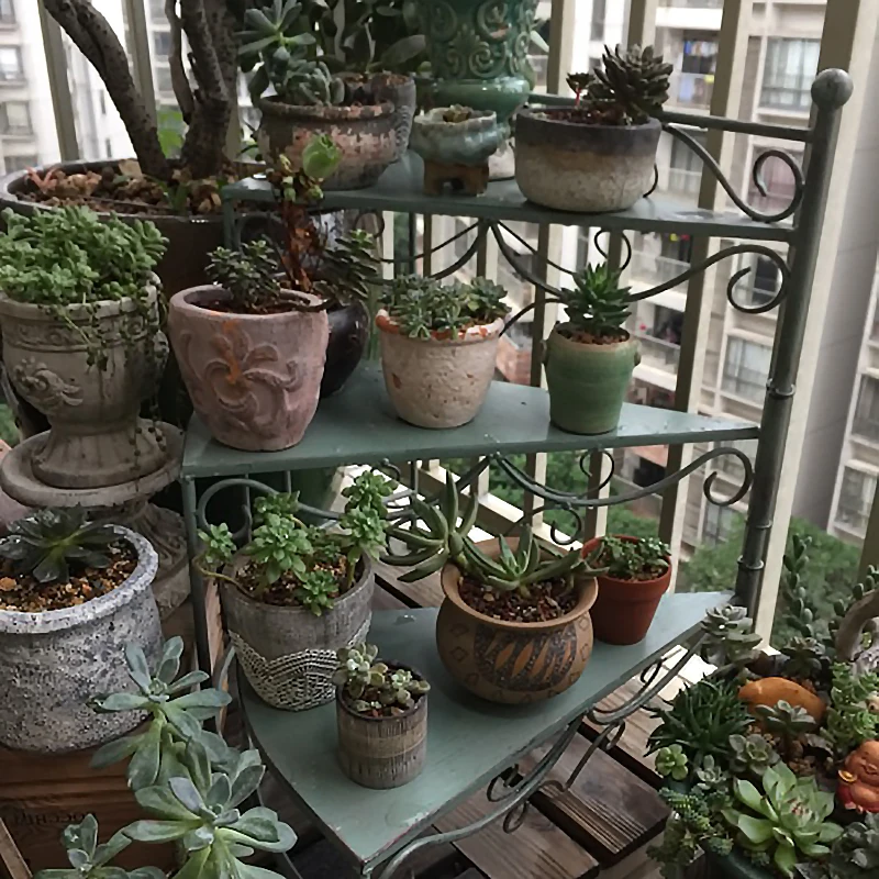 Садовая Европейская стойка для цветов трехслойная Штабелируемая треугольная