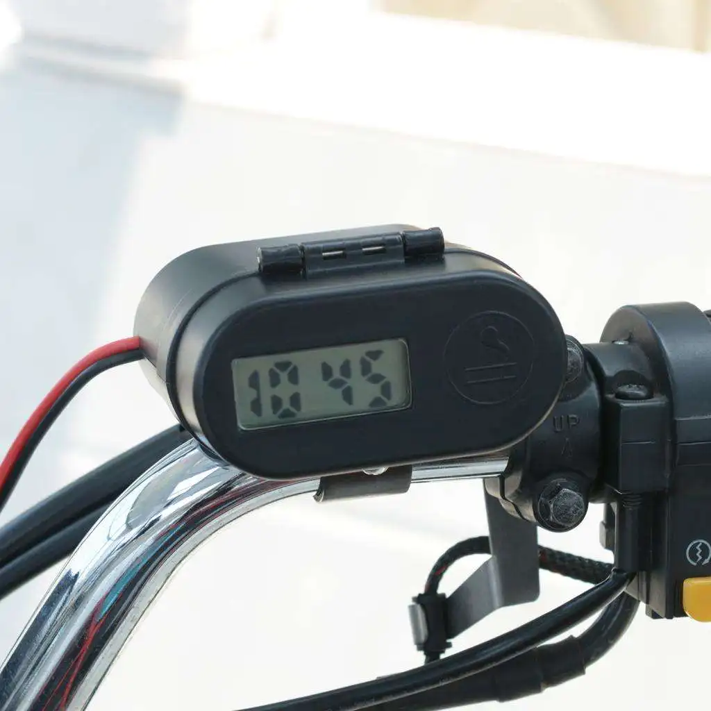 

Водонепроницаемый телефон с двумя USB-портами, переключателем и часами