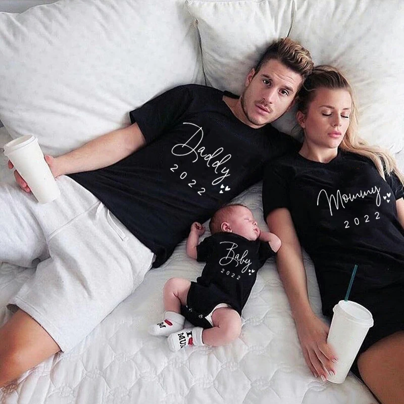 

1PC Pregnancy Announce Family Matching Clothes Daddy Mommy Baby 2022 Matching Family Look Outfits Dad Mom Kids Baby Clothes Tops