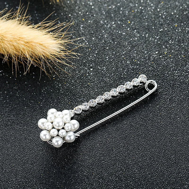 

Ajojewel White Pearl Flower Safety Pin Brooch For Wedding Party Date Jewellery Birthday Gift For Women Girls Lady