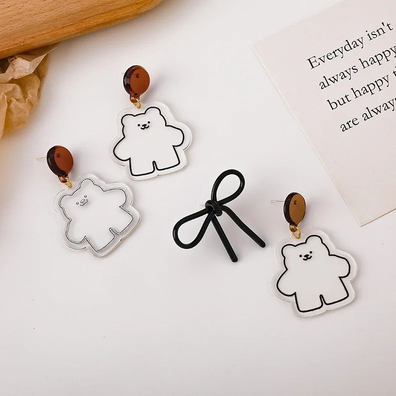 

2021 Trending Studs Earrings Women Cute Bear Heart Girl's Creative Cartoon Earrings Jewelry