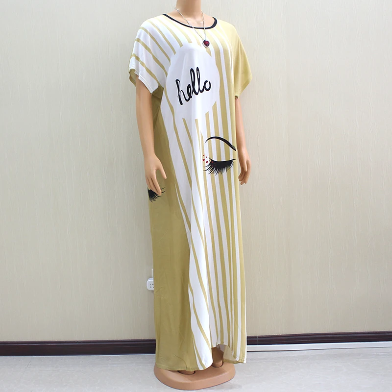Женское длинное платье в полоску с коротким рукавом и круглым вырезом