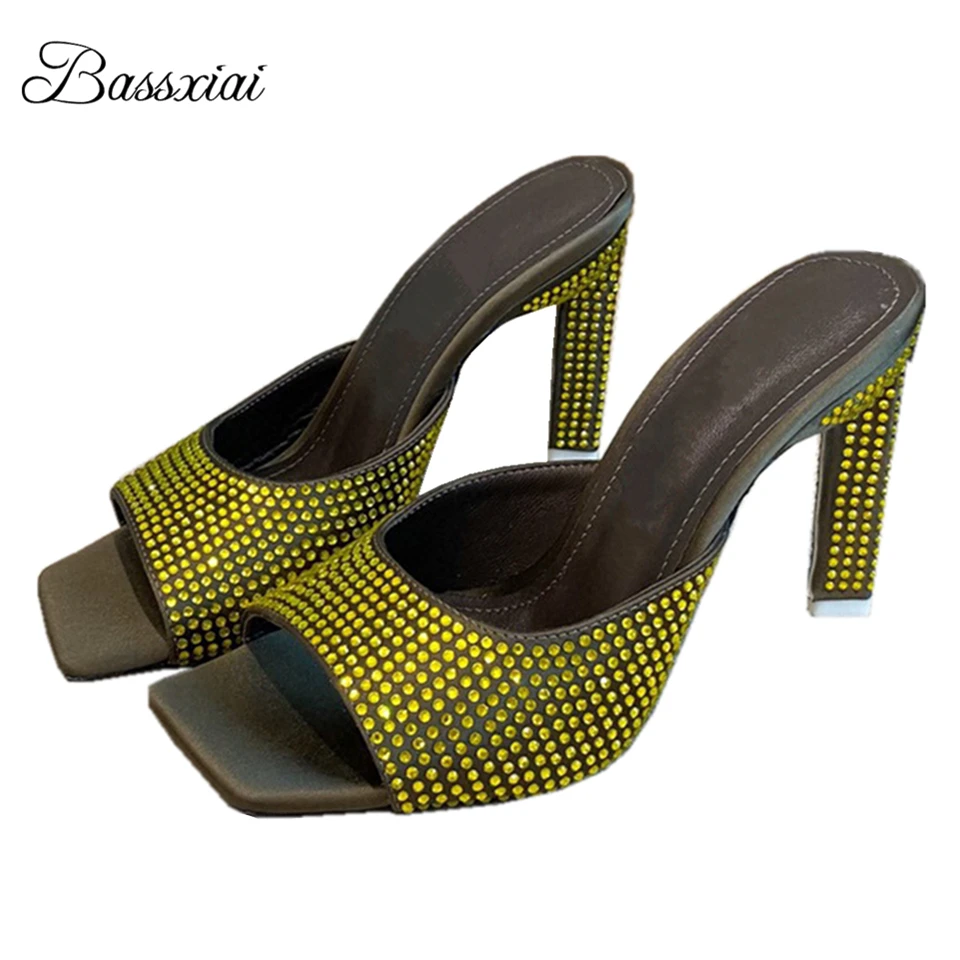 

Женские атласные сандалии стразы с ремешком на пятке