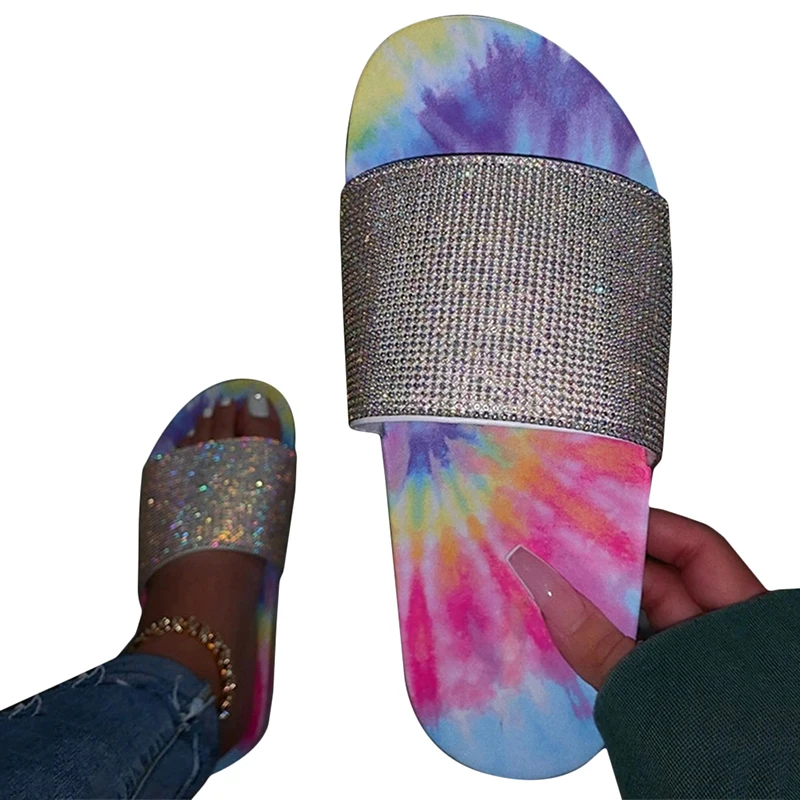 Новинка Летние женские шлепанцы на плоской подошве со стразами Модная яркая