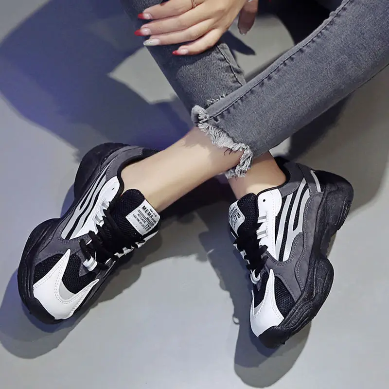 Женские кроссовки с блестками Серые на толстой платформе повседневная