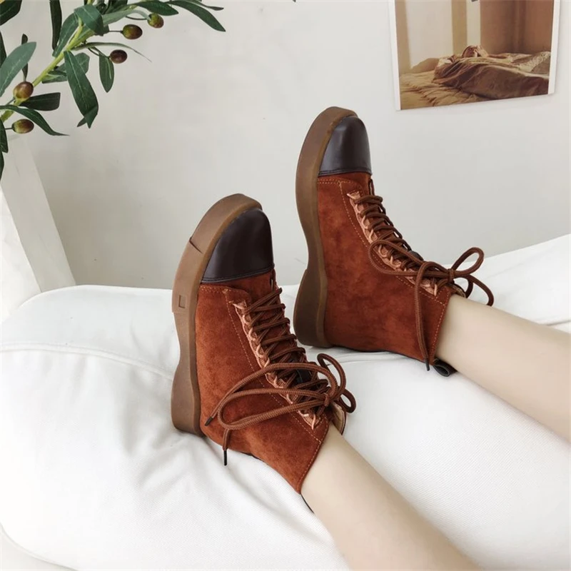 

2020 autumn and winter new Korean sports shoes fashion casual women's shoes short boots hiking shoes large size 35-43