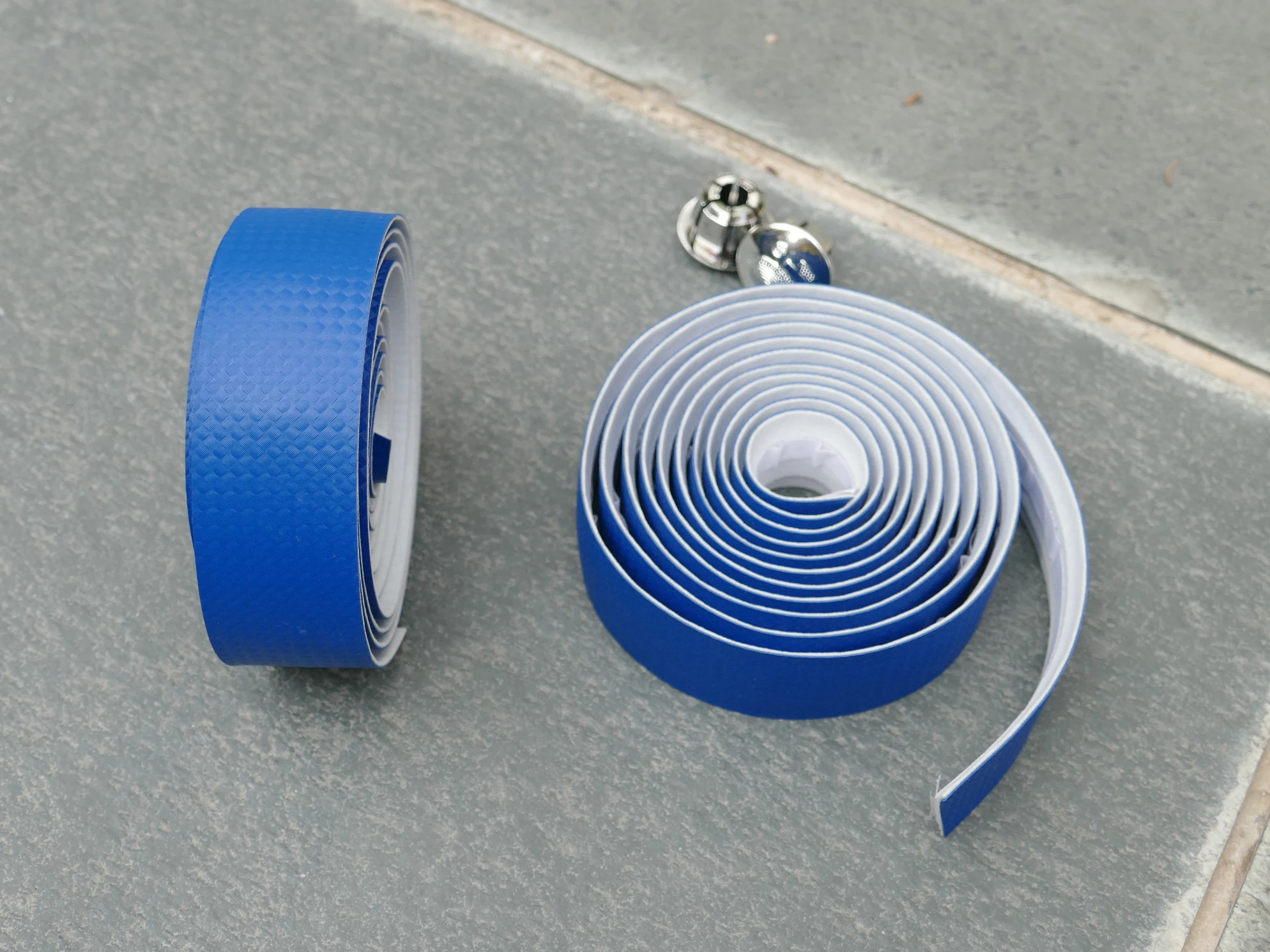 Лента для руля голубая новая углеродная 3K с 2 лентами на руль + пробками