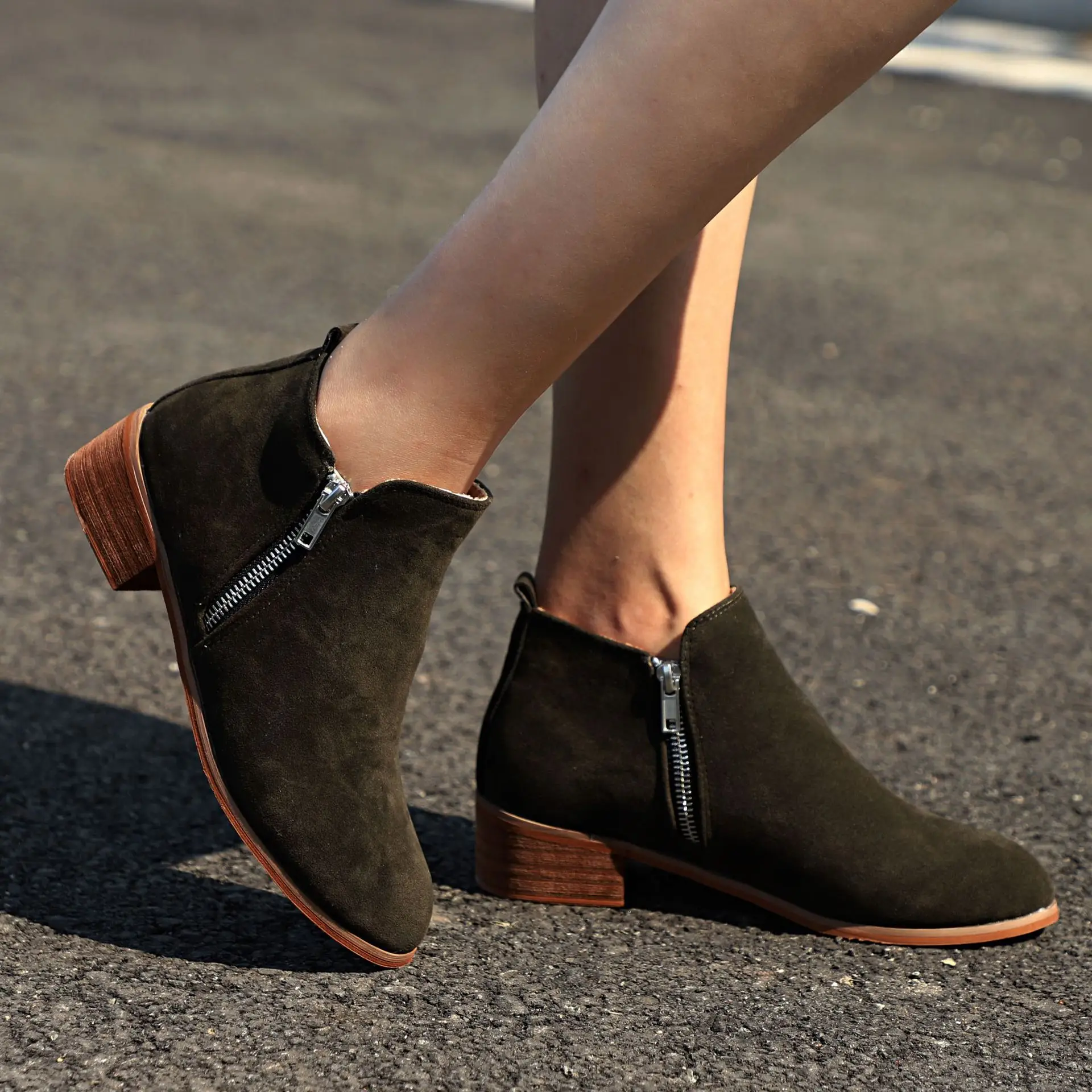 Обувь Женская демисезонная на низком квадратном каблуке 556|Женские полусапожки| |