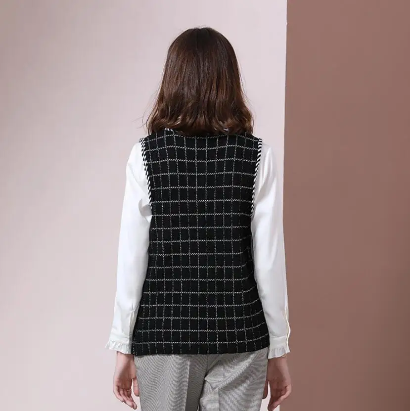 Куртка без рукавов Осенний жилет женская трикотажная камиделка с бисером черный