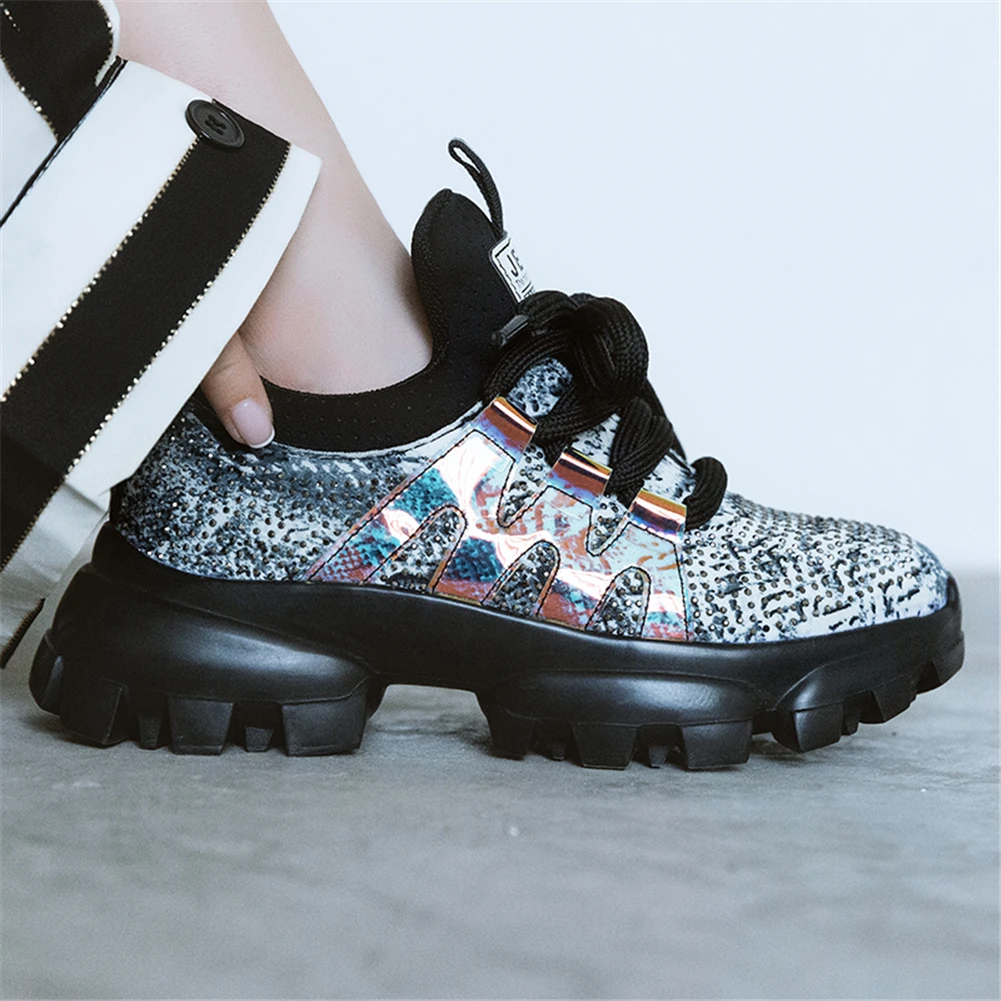 DORATASIA/женские кроссовки из натуральной кожи на плоской подошве с кристаллами