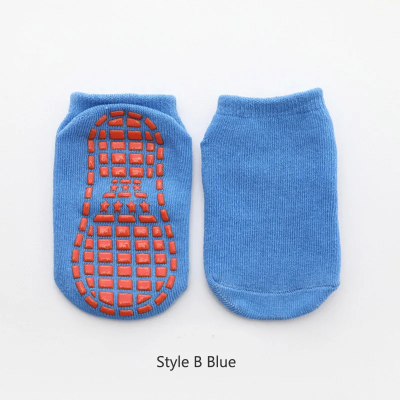 Style B Blue Детские Нескользящие носки для мальчиков и девочек, носки для прыжков на батуте, синие, черные хлопковые короткие Дышащие носки эластичные спортивные детские носки для улицы - Цвет: Style B Blue