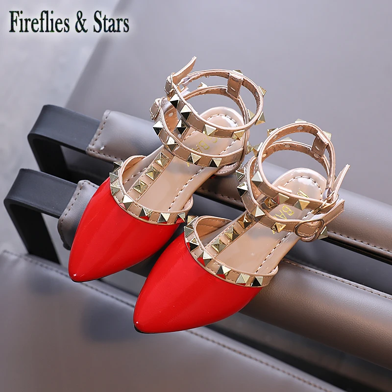 

Summer girls sandals baby sandals kids Rome shoes children fashion shoes rivet pointed closed toe PU red hollow out 3 to 14 yrs