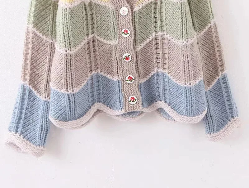 Женский трикотажный свитер Радужный в полоску с V-образным вырезом и пуговицами