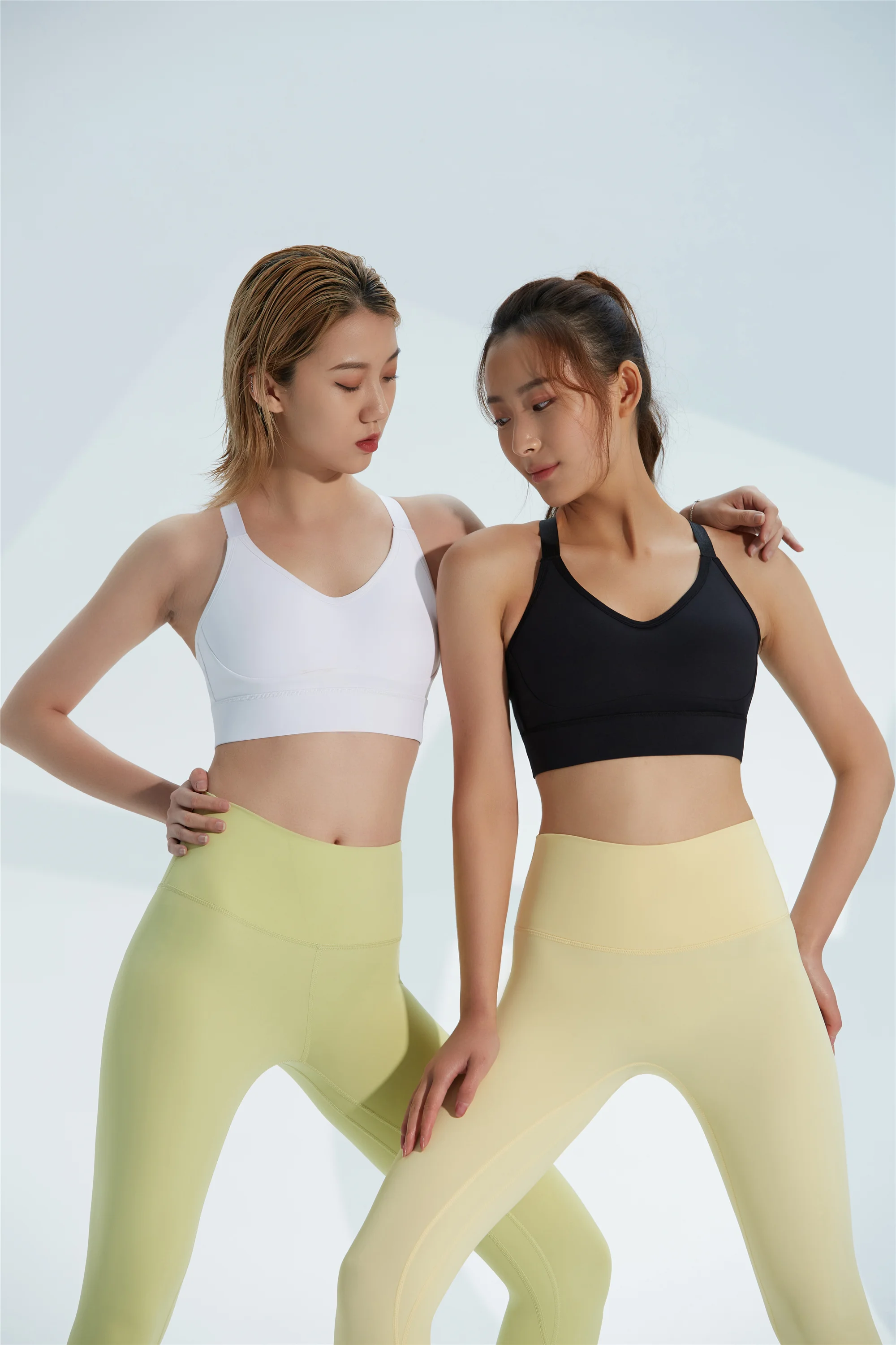 

Бюстгальтер для йоги 2021, Спортивное нижнее белье с маленькой грудью, обтягивающий эластичный жилет без одежды с красивой спинкой, спортивна...