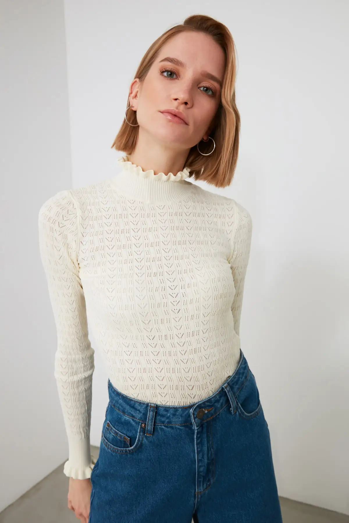 

Trendyol Cellular Ruffle Detail Knitwear Sweater TWOAW21KZ2528