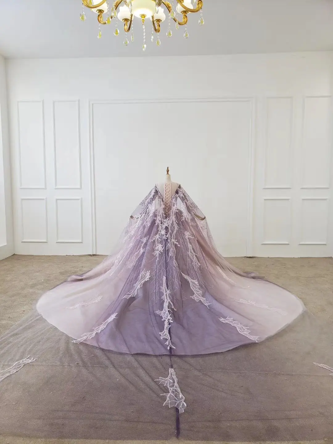 

Gold Sequins Ball Gown Quinceanera Dresses With Cape With Beads Applique Purple Long Prom Dress Vestidos De 15 Sweet 16 Dresses