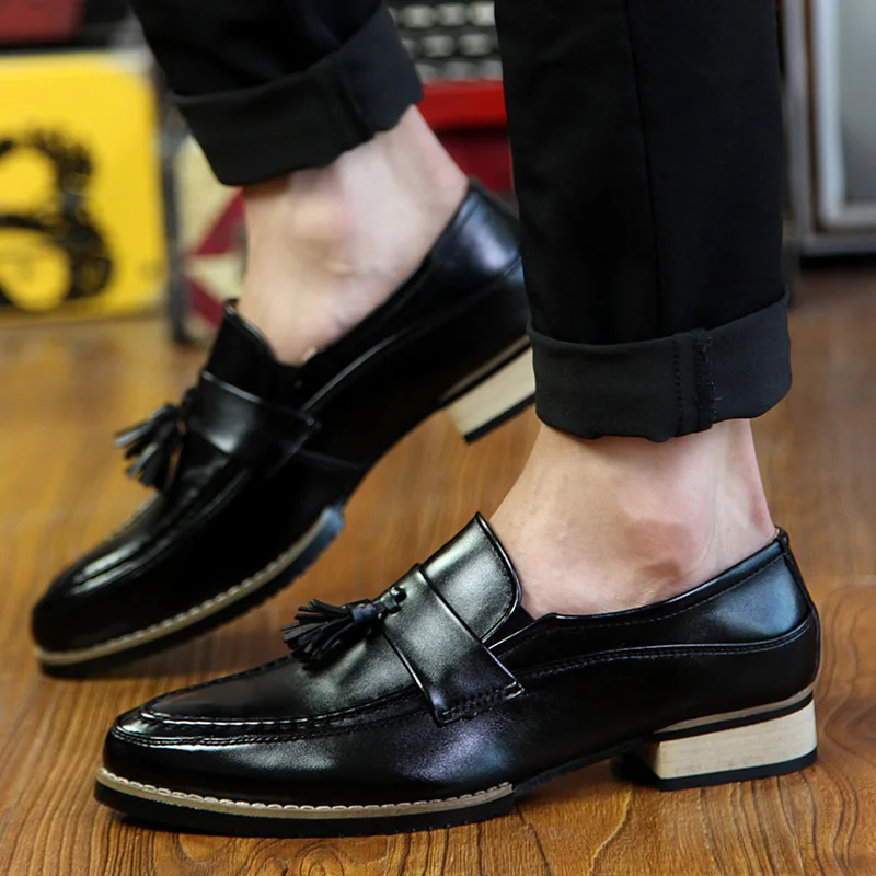 

Мужские деловые туфли на четыре сезона, с острым носком, броги, роскошные мужские классические туфли, мужские повседневные кожаные лоферы д...