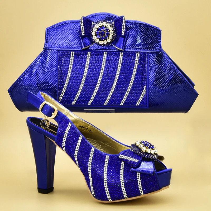 Новейшие туфли в африканском стиле и сумочка комплекте украшенные стразами