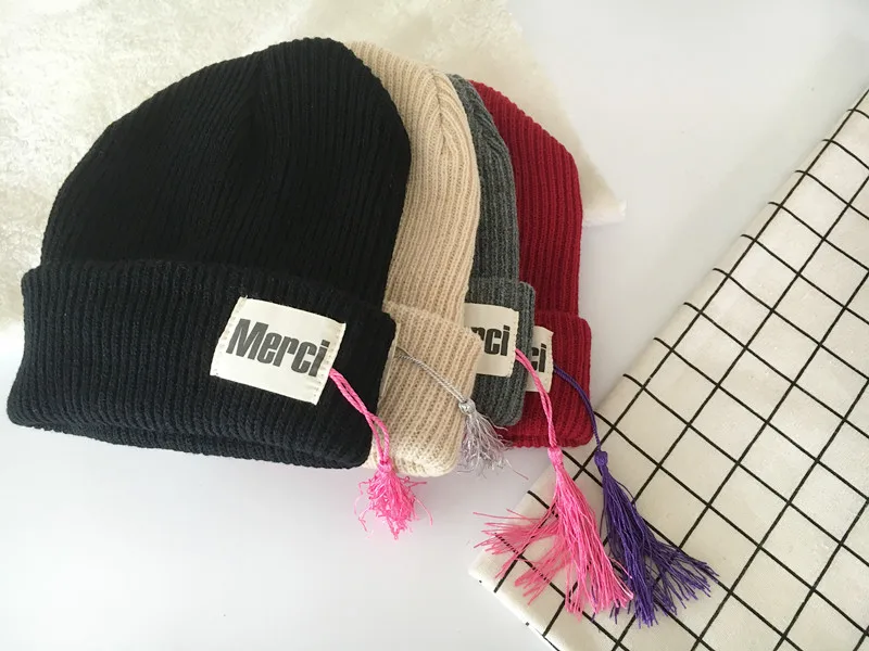 Новая осенне зимняя индивидуальная шерстяная шапка с кисточками и этикетками