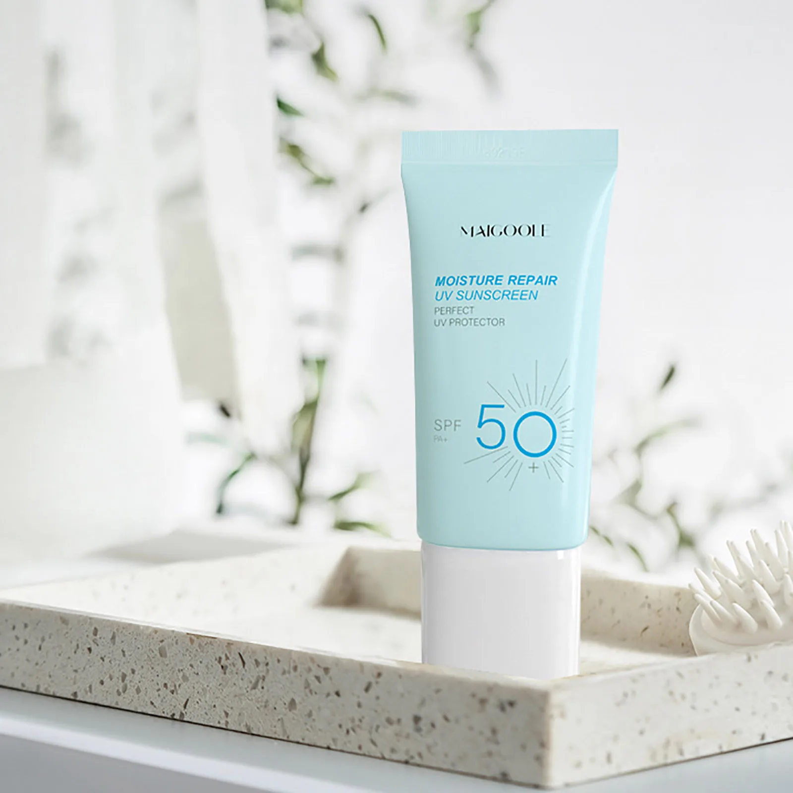 Солнцезащитный освежающий нежирный увлажняющий мощный солнцезащитный крем