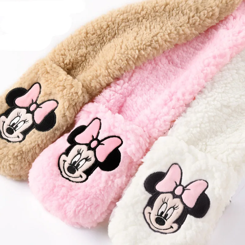 Шапка и перчатки из мультфильма Микки Маус |