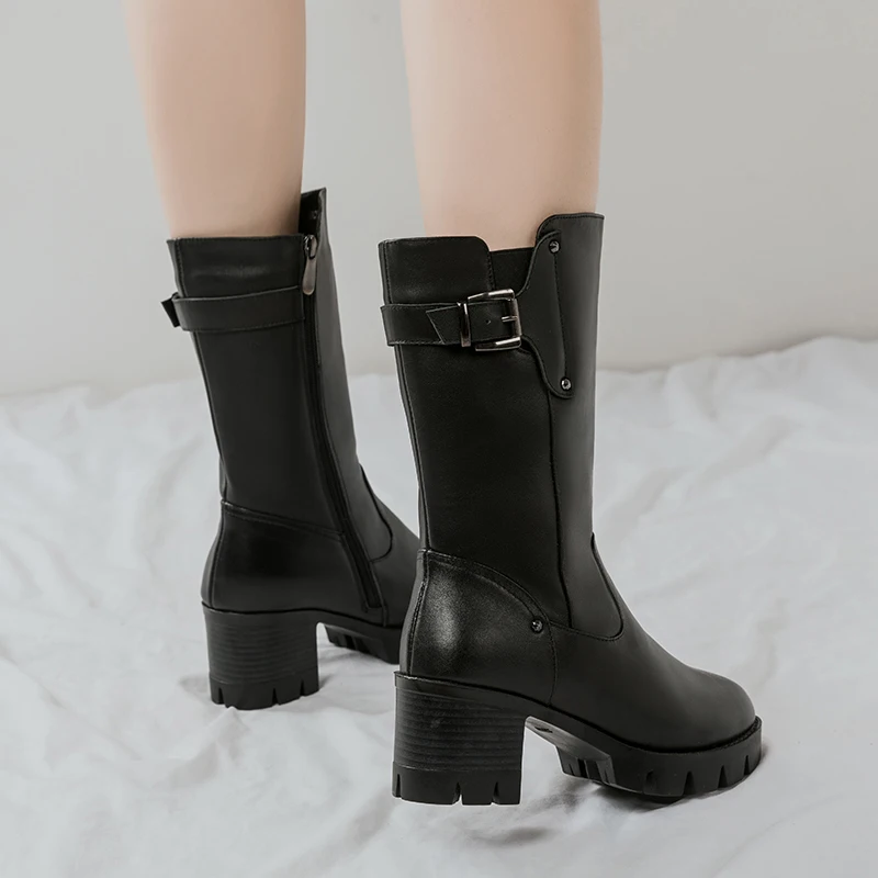 Новинка 2020 зимние женские меховые ботинки кожаные теплые средней длины на