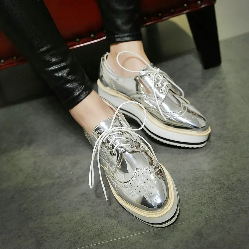 Женская обувь на плоской подошве сезон осень повседневная с перфорацией типа