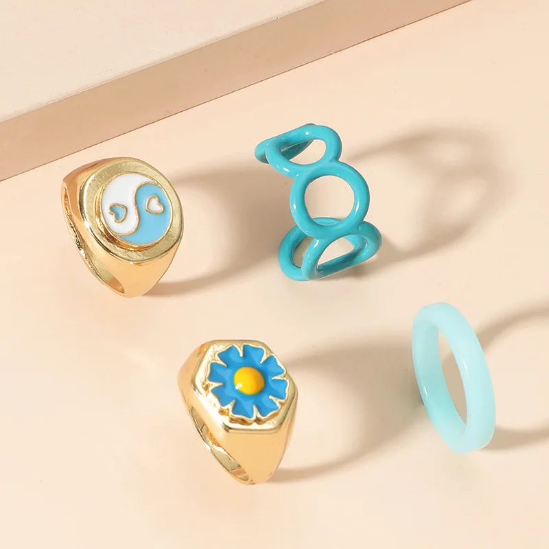 

4pcs/set Y2k Rings Yin Yang Taichi Sunflowers Blue Enamel Daisy Rings Wild Bohemia Chic Resin Acrylic Jewelry for Women Girls