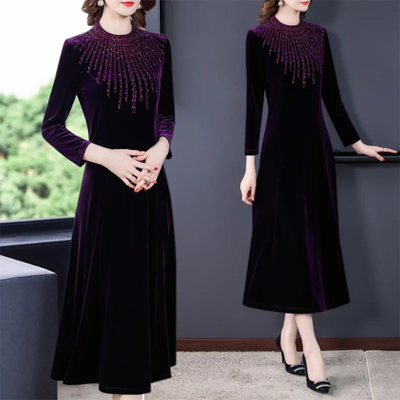 Женское бархатное платье-макси с длинным рукавом фиолетовое облегающее платье