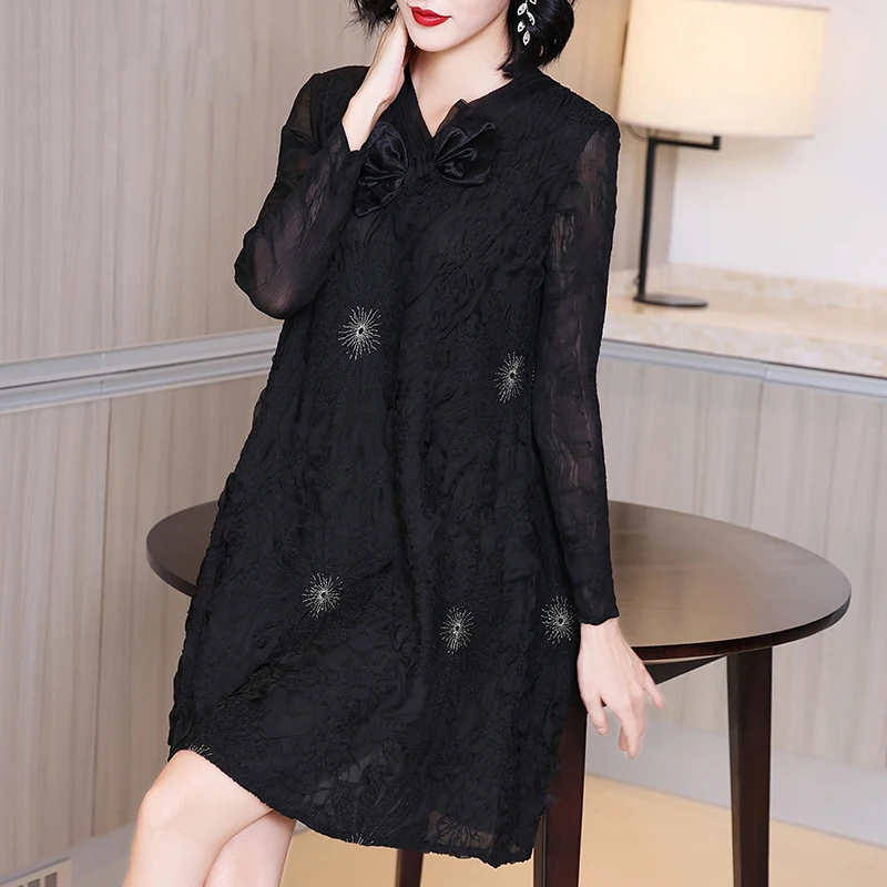 

Платье черного цвета с вышивкой размера плюс для женщин 45-75 кг 2020 Осенняя мода V образным вырезом свободное платье трапециевидной формы длин...