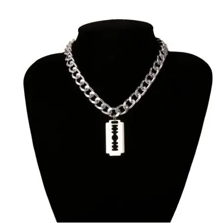 Ожерелье с кулоном в виде лезвия бабочки готическом стиле Массивное колье-чокер