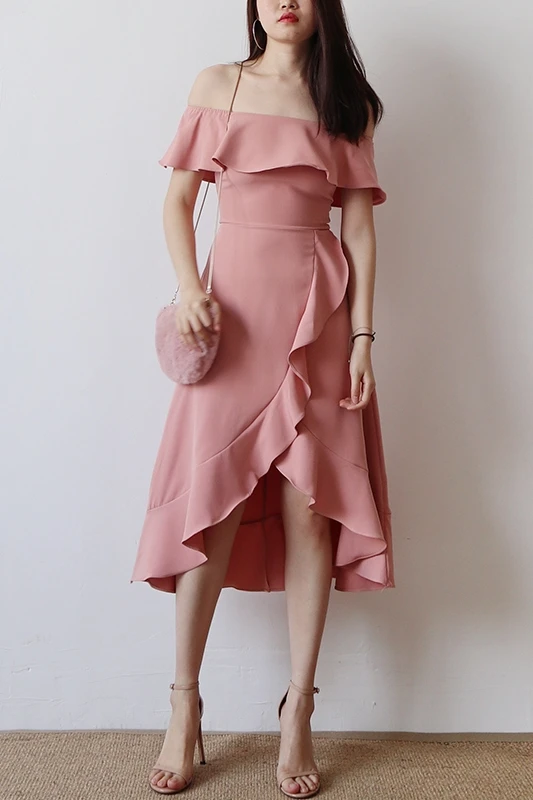 Женское платье с вырезом лодочкой повседневное однотонное средней длины и