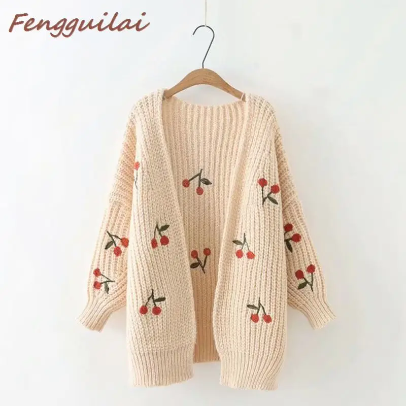 Свитер женский осенне-весенний вязаный с вышитым вишневым узором |
