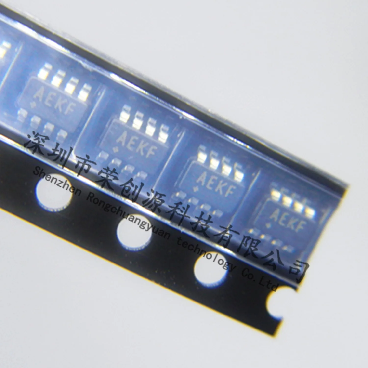5 шт./лот Новый и оригинальный MAX3051EKA + T MAX3051E AEKF SOT23-8 CAN Transceiver |
