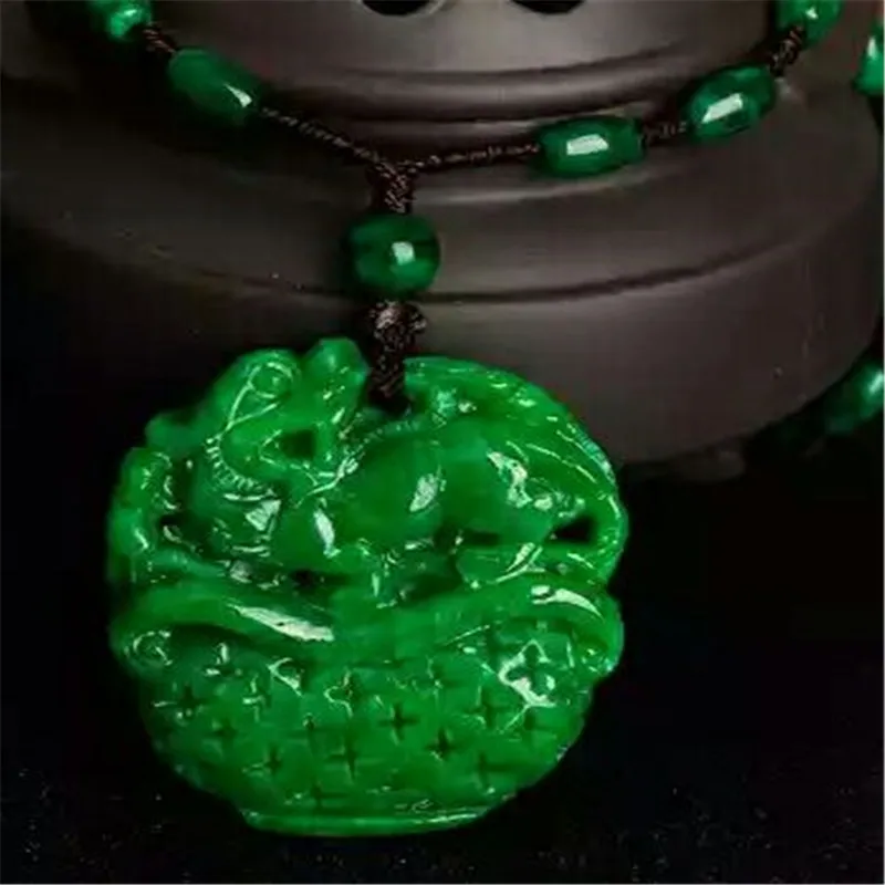 

Dry green emerald jade pendant flowers with peace evil brave dry green iron dragon dance Pendant